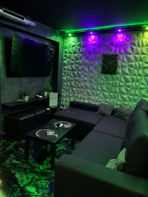 California Weed House CSC - Lounge California Weed House CSC - Lounge